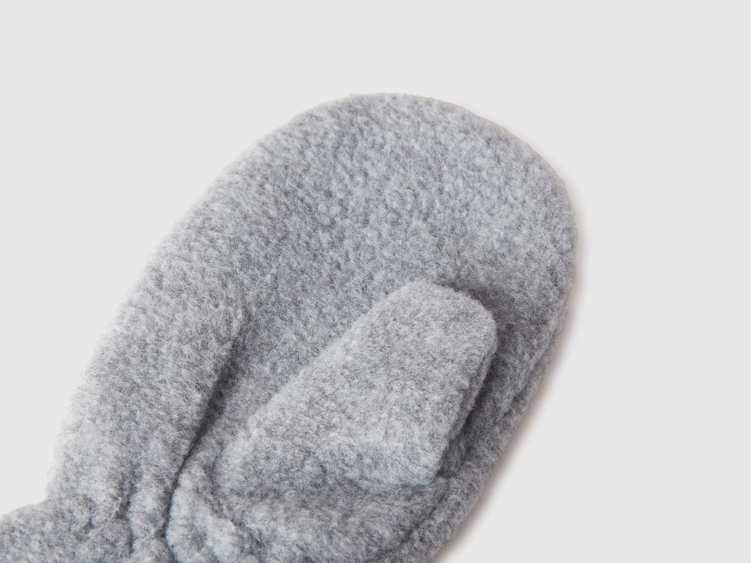 Benetton_Light Gray_Mittens in Lined Fleece_6U87GG007_501_02