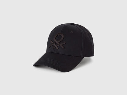 Benetton_Black_Baseball Cap with Embroidered Logo_6WEPUA00Z_100_01