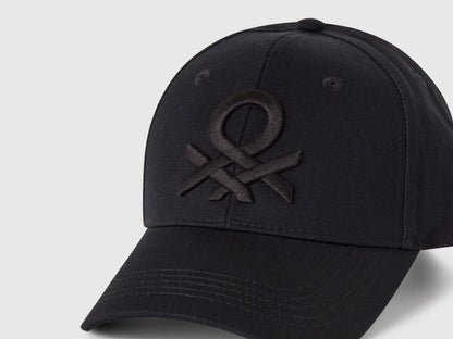 Benetton_Black_Baseball Cap with Embroidered Logo_6WEPUA00Z_100_03