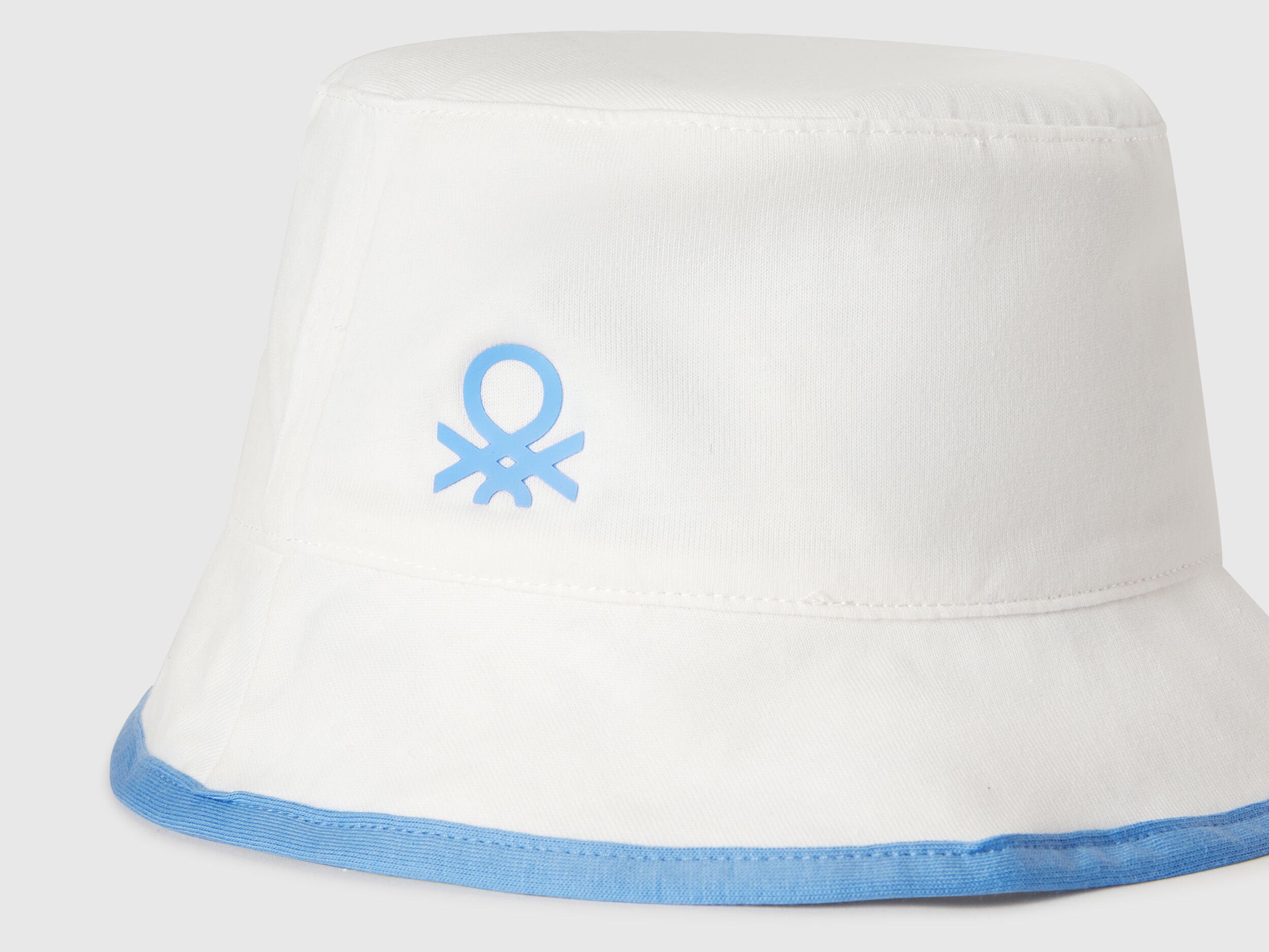 Benetton_Reversible Hat with Beach Print_6YPLGA01G_074_03