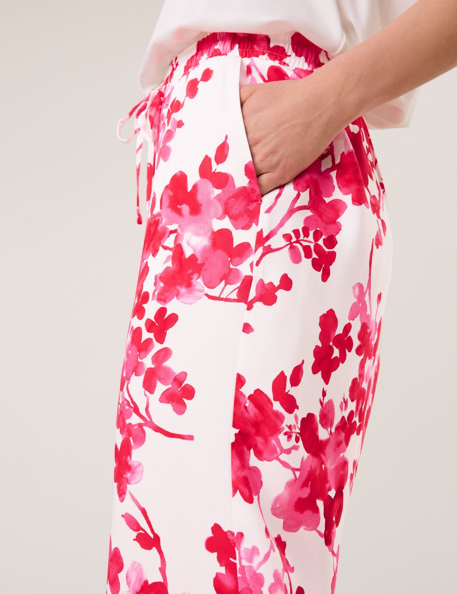 Taifun_Palazzo Trousers with a Floral Print_720334-11203_6612_06