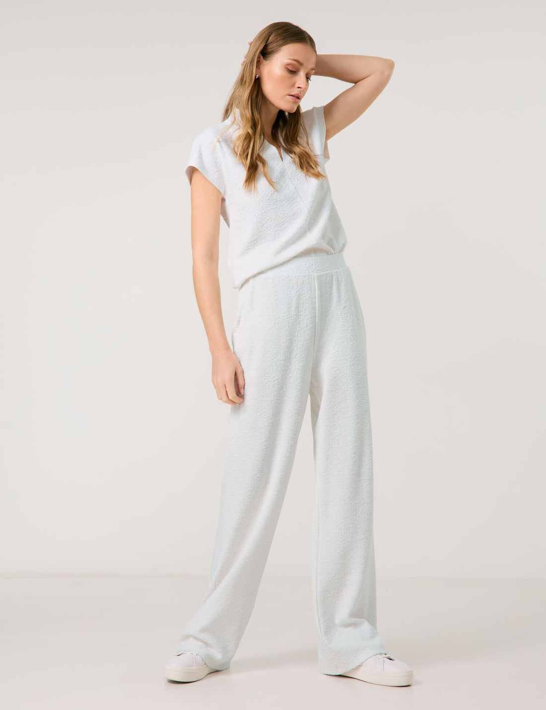 Taifun_Pull-On Trousers Made of Stretchy Textured Jersey_721302-16146_9700_01