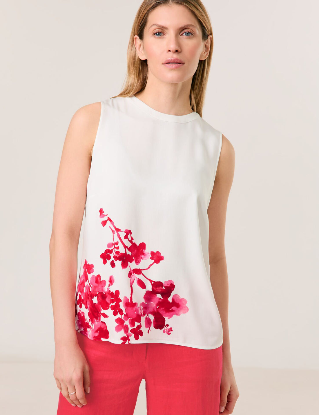 Taifun_Sleeveless Blouse with Floral Details_760334-11228_9702_01