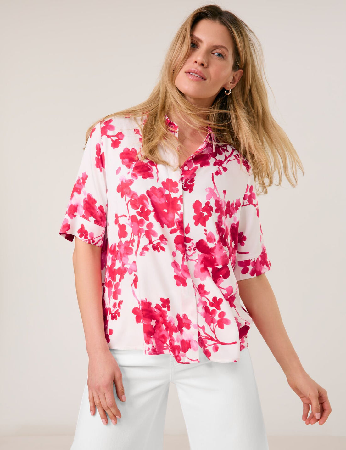 Taifun_Short Sleeve Blouse with a Floral Pattern_760343-11203_6612_01