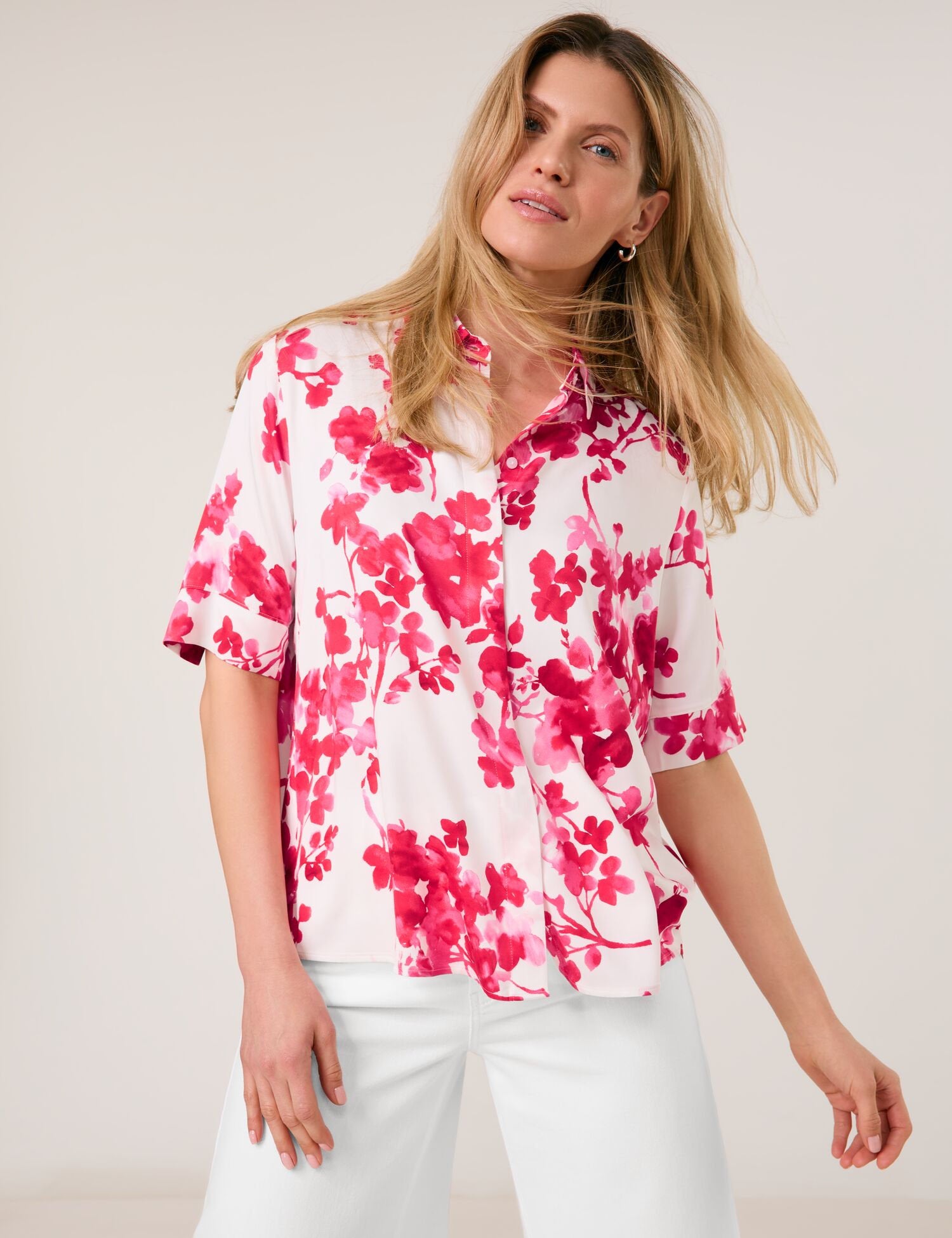 Taifun_Short Sleeve Blouse with a Floral Pattern_760343-11203_6612_01