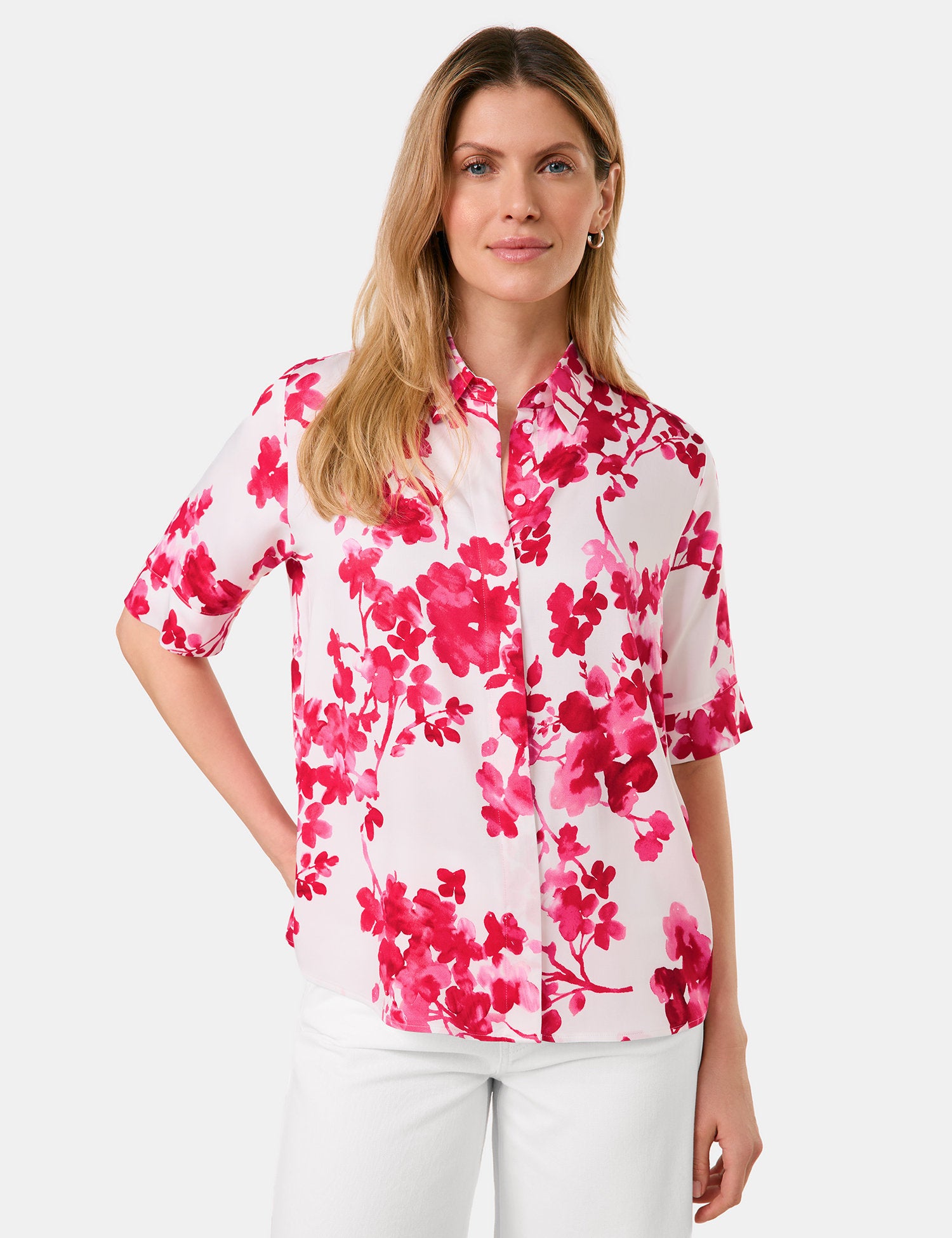 Taifun_Short Sleeve Blouse with a Floral Pattern_760343-11203_6612_07