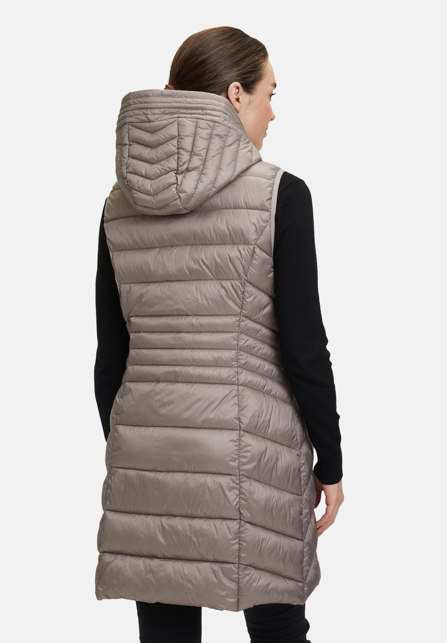 Quilted Vest With Removable Hood_03