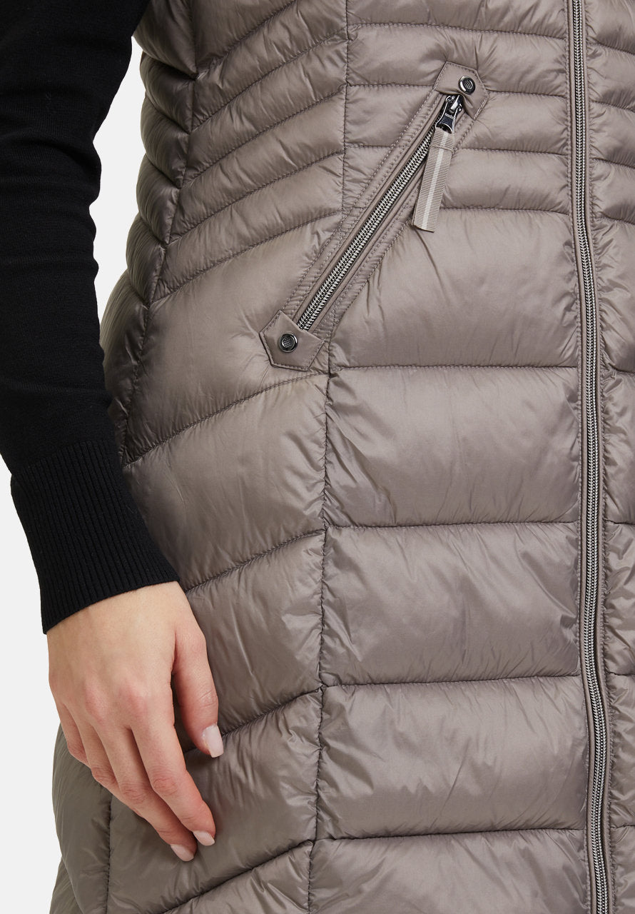 Quilted Vest With Removable Hood_07