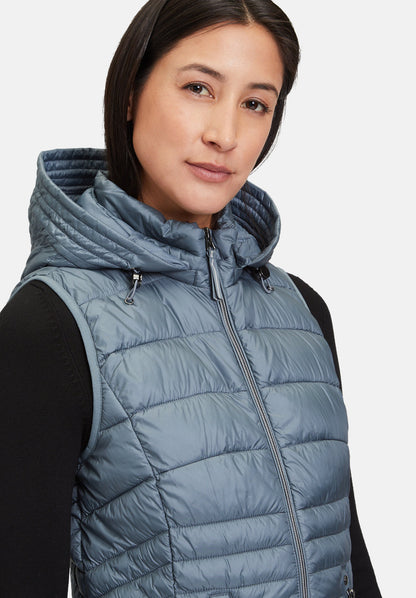 Quilted Vest With Removable Hood_06