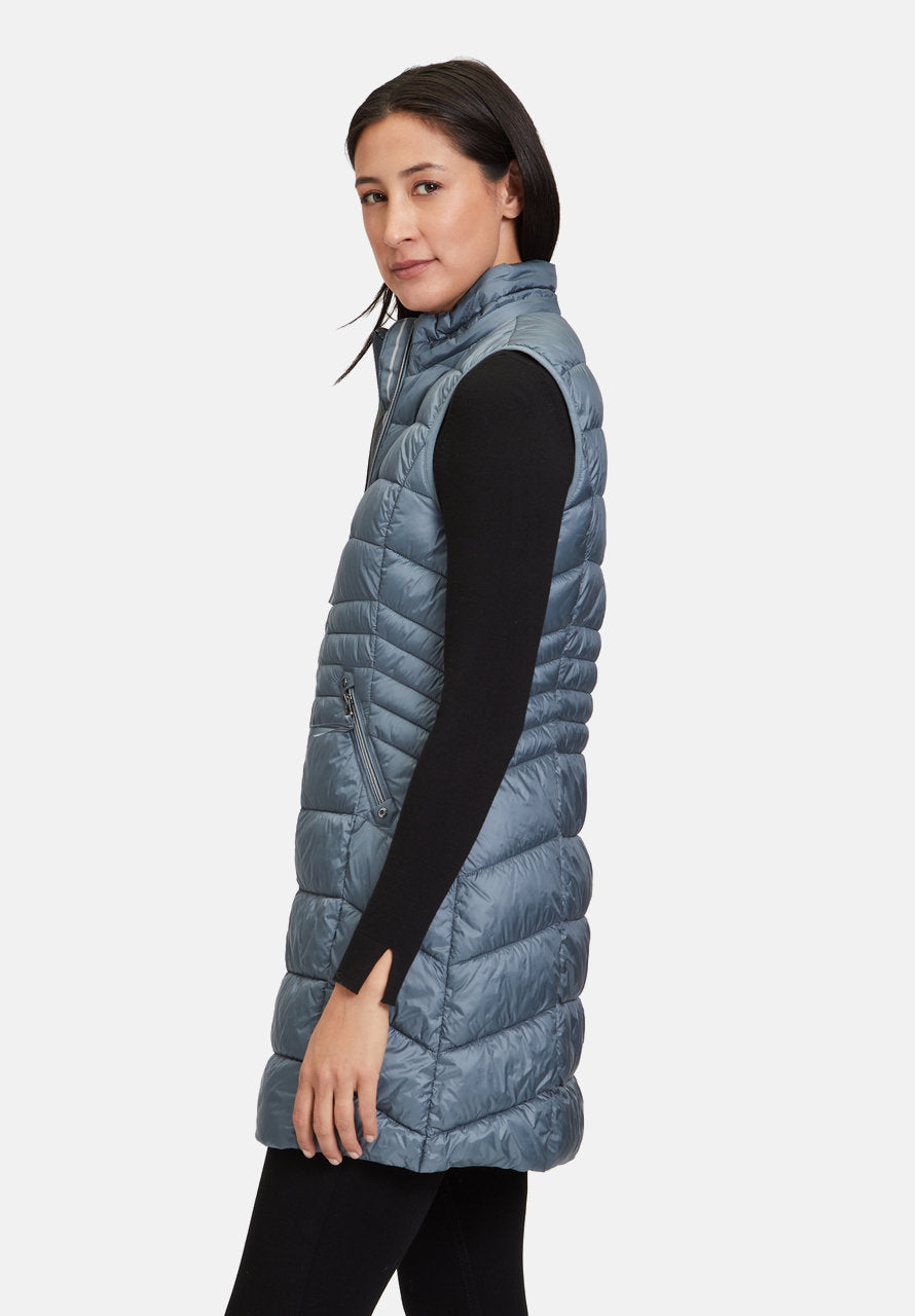 Quilted Vest With Removable Hood_08