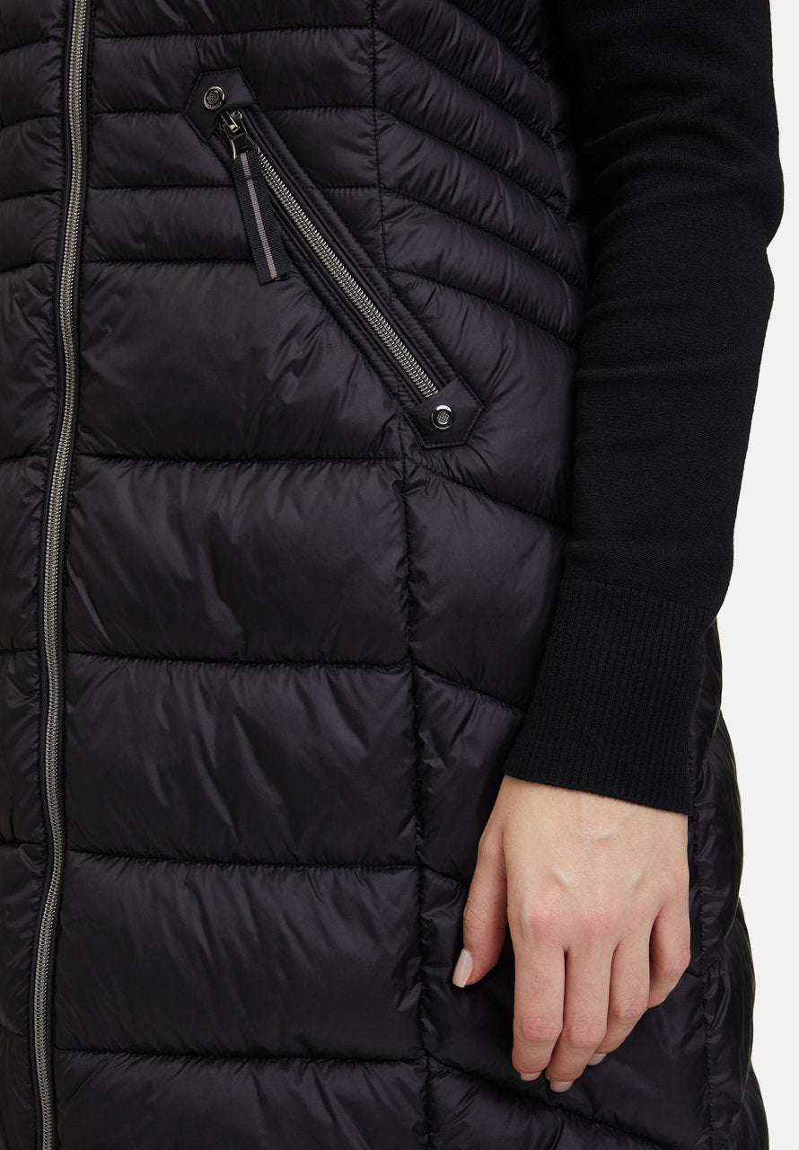 Quilted Vest With Removable Hood_07