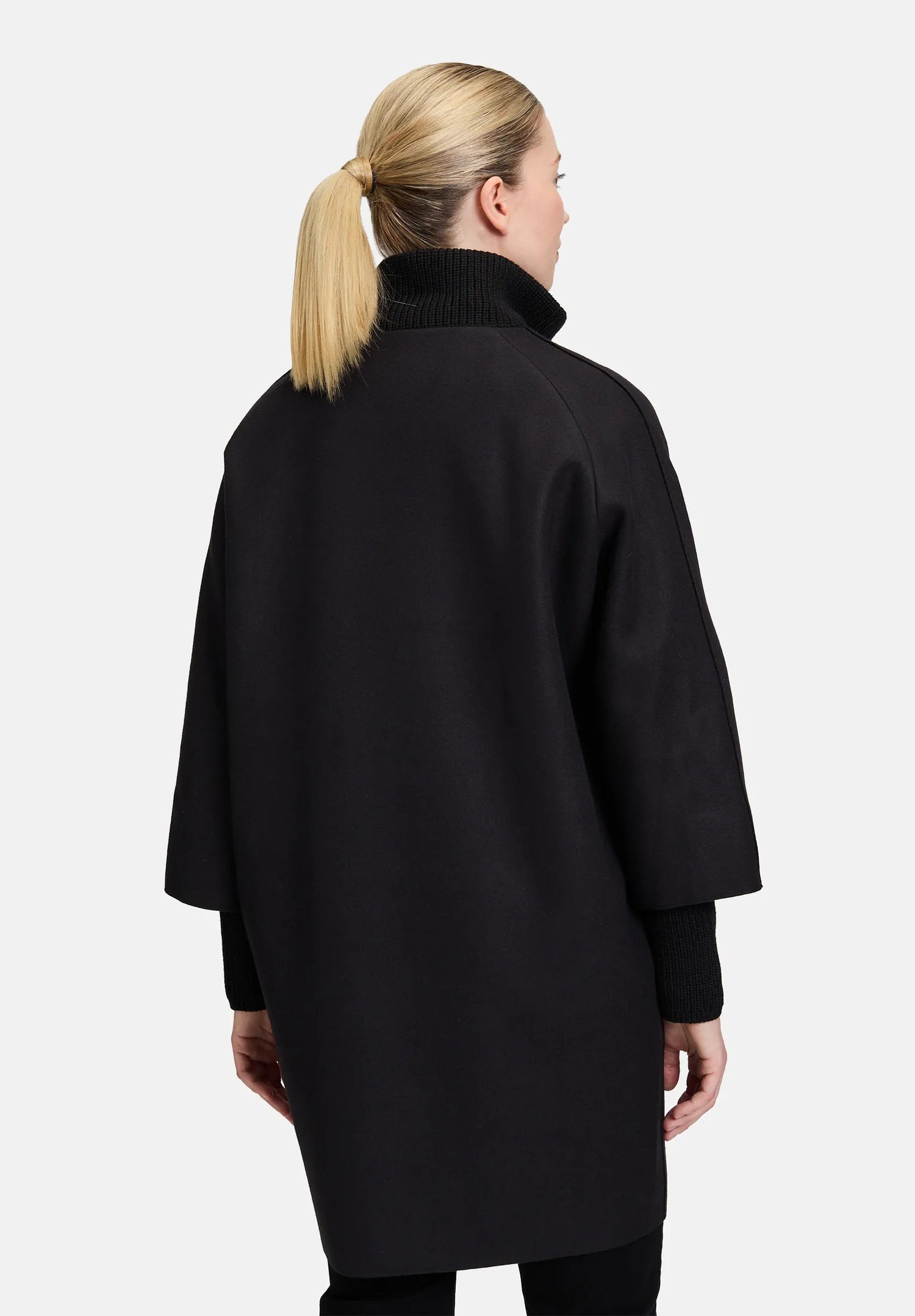 Betty Barclay_Black_Wool Coat with Knitted Details_7977-1531_9045_03