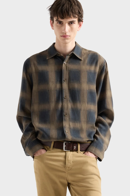 7 For All Mankind Cottage Men Classic Button Up Shirt in Fluid SKU: 7M6T0G91_3PR Image 02