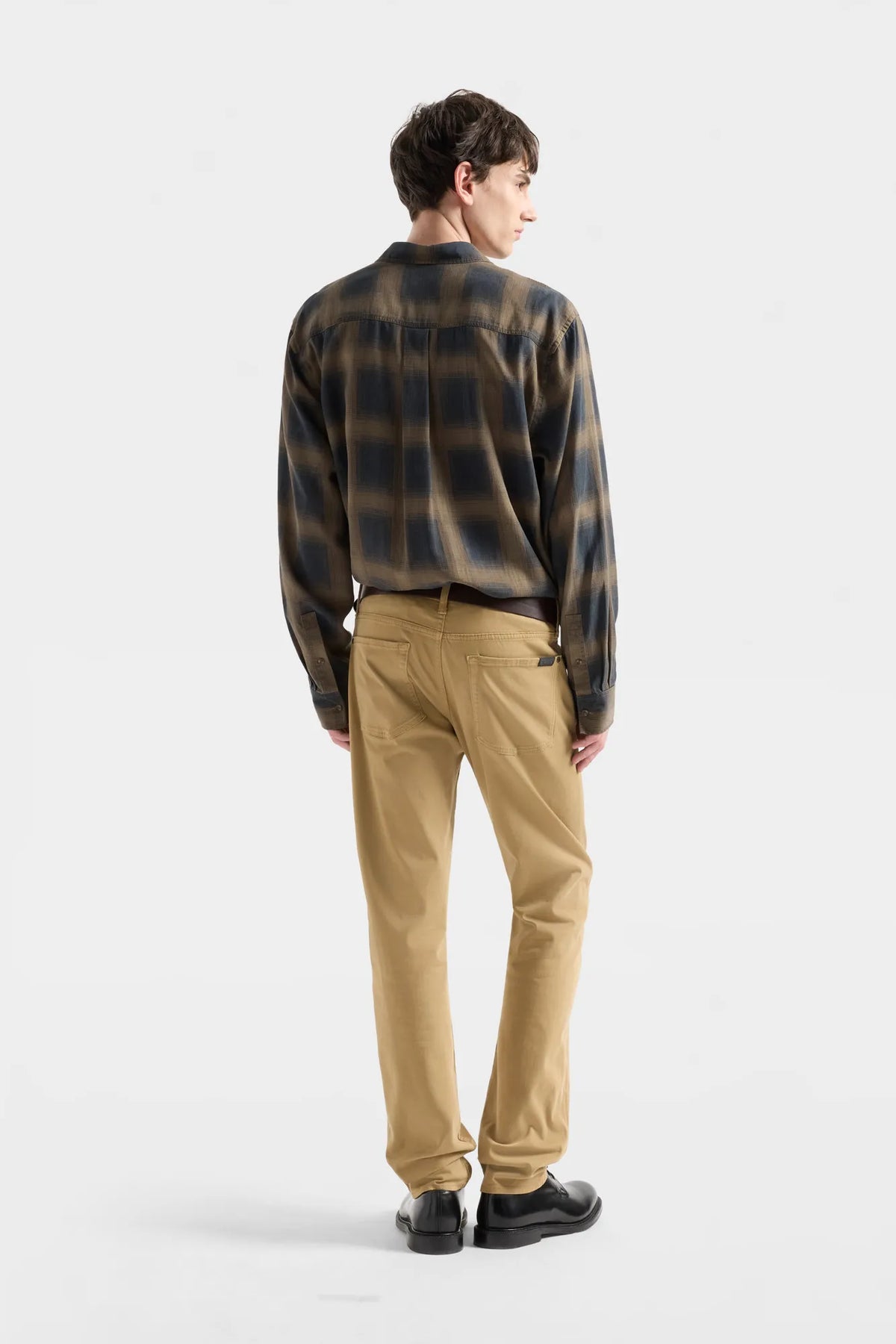 7 For All Mankind Cottage Men Classic Button Up Shirt in Fluid SKU: 7M6T0G91_3PR Image 04