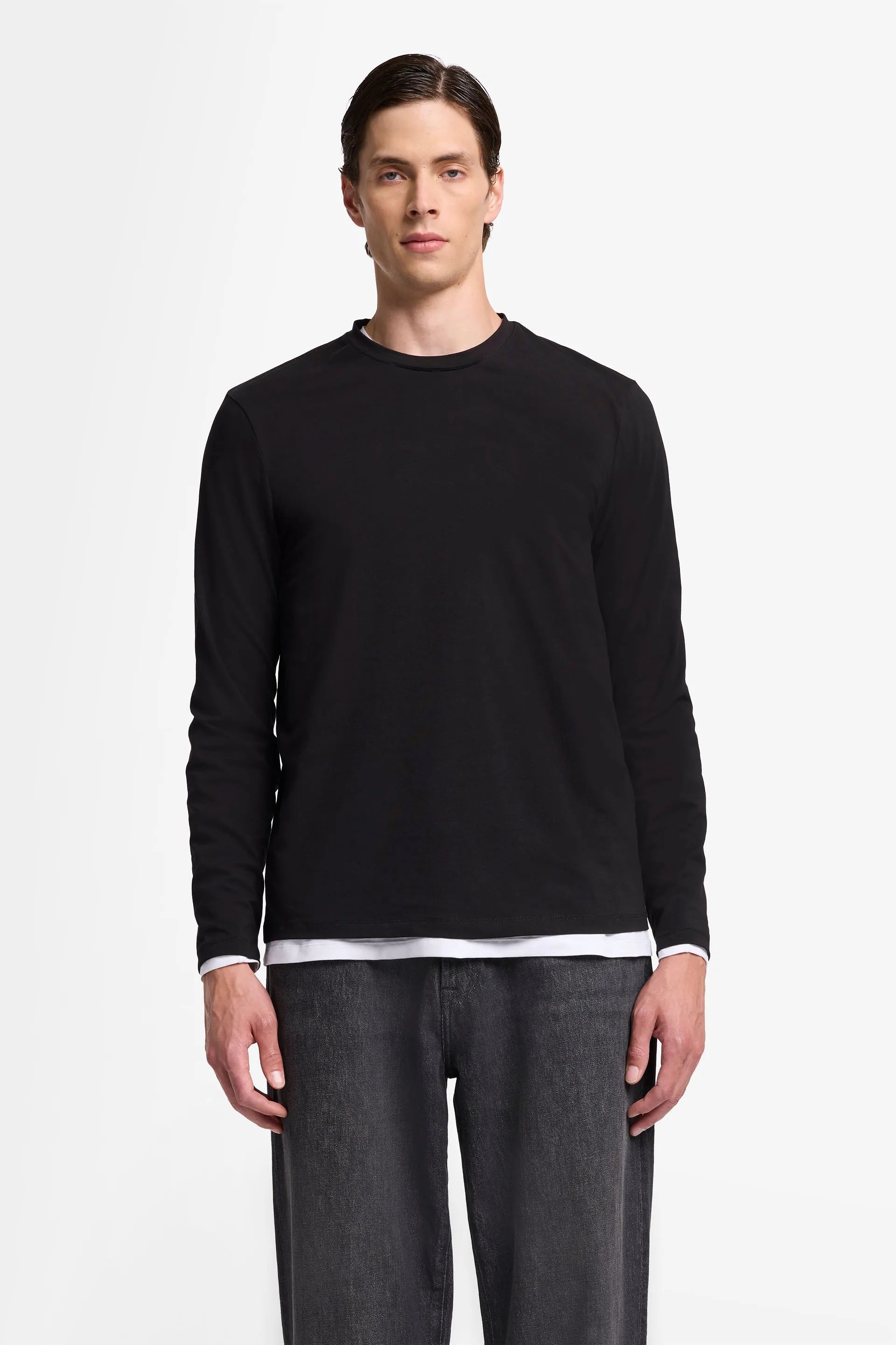 7 For All Mankind_Black_Long Sleeve Tee in Luxe Performance_7MLS1237_BLK_01