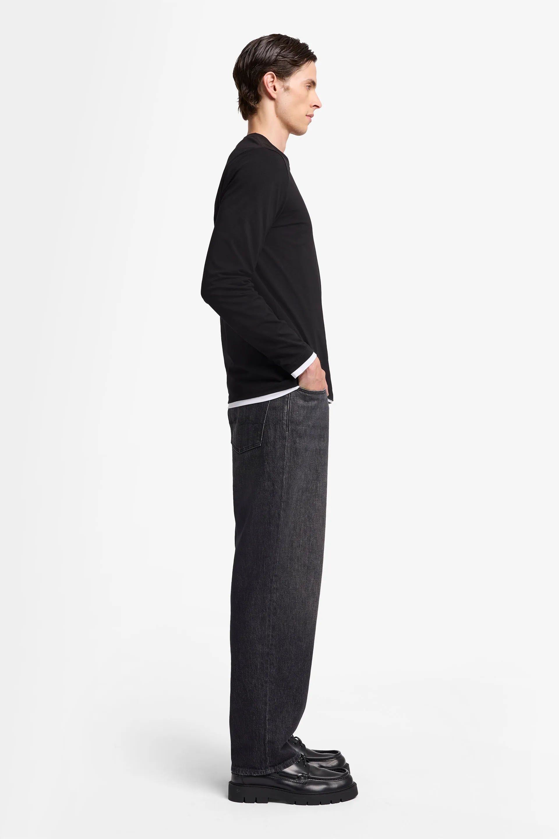 7 For All Mankind_Black_Long Sleeve Tee in Luxe Performance_7MLS1237_BLK_05