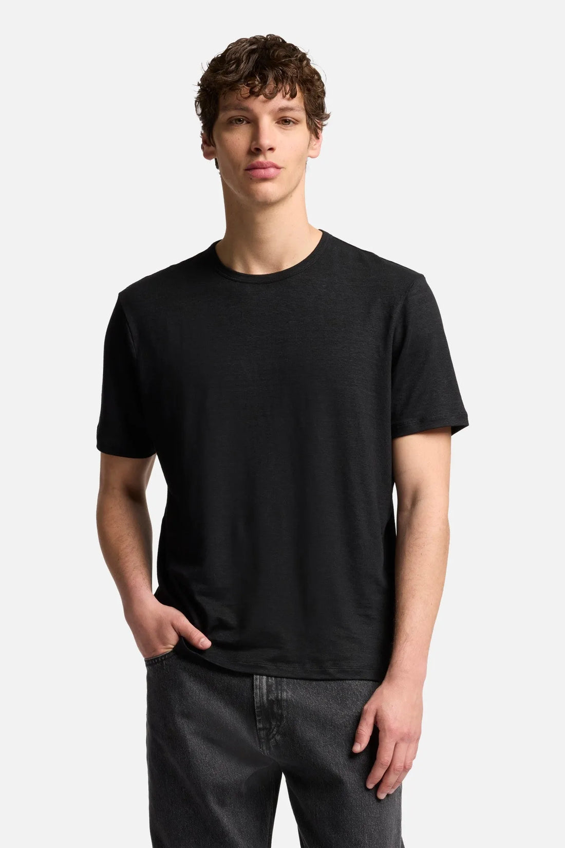 7 For All Mankind Black Men Tee in Linen SKU: 7MM70E99_1K1 Image 03
