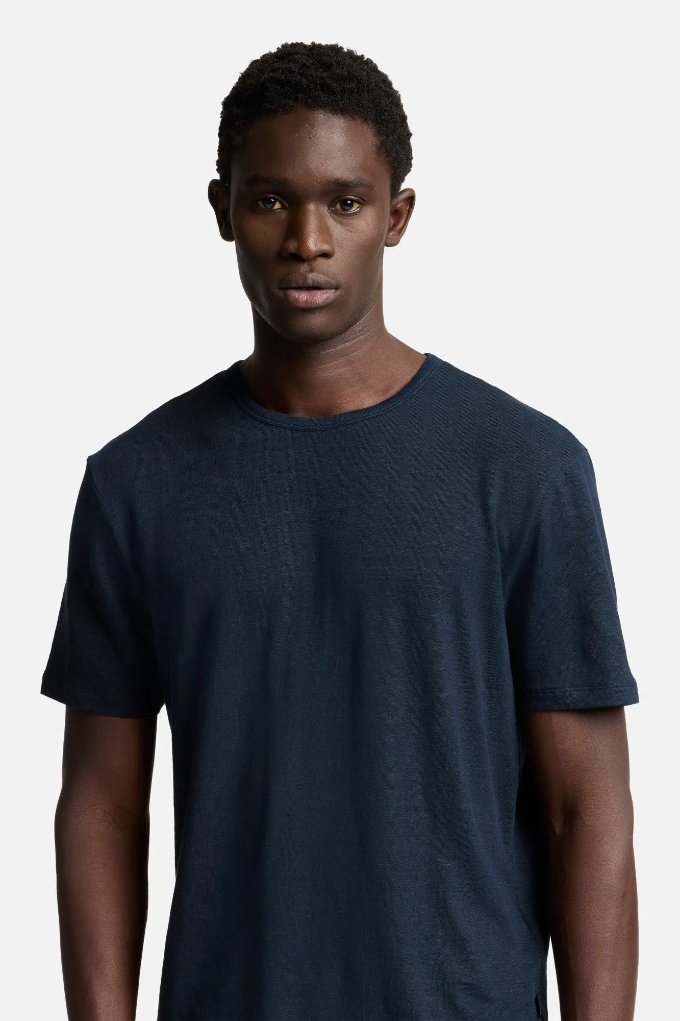 7 For All Mankind Ocean Floor Men Tee in Linen SKU: 7MM70E99_1K2 Image 04