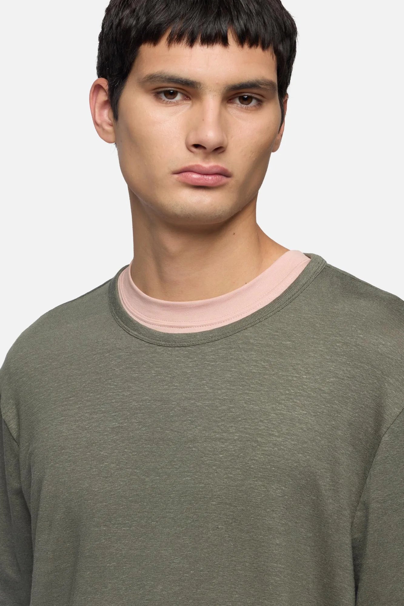 7 For All Mankind Green Men Tee in Linen Blend SKU: 7MM70E99_3FG Image 04