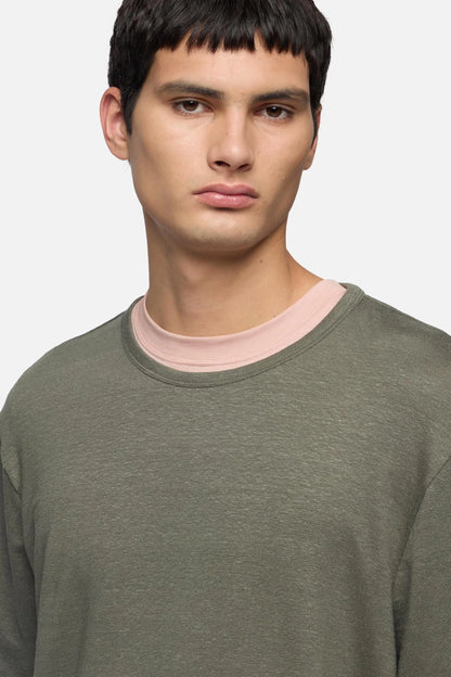 7 For All Mankind Green Men Tee in Linen Blend SKU: 7MM70E99_3FG Image 04