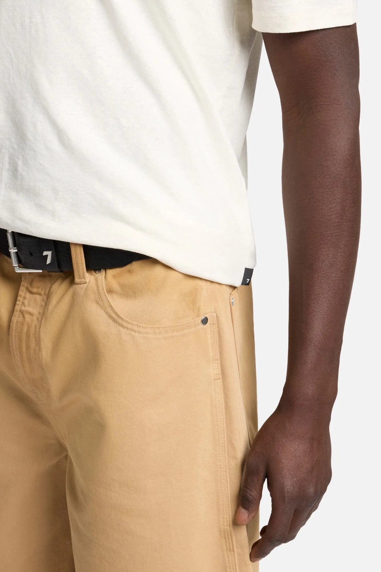 7 For All Mankind White Men Tee in Linen SKU: 7MM70E99_LWE Image 04