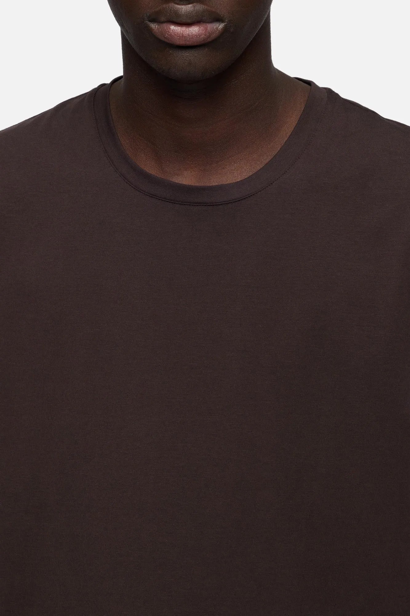 7 For All Mankind Espresso Men Tee in Luxe Performance SKU: 7MM70F14_3FH Image 04