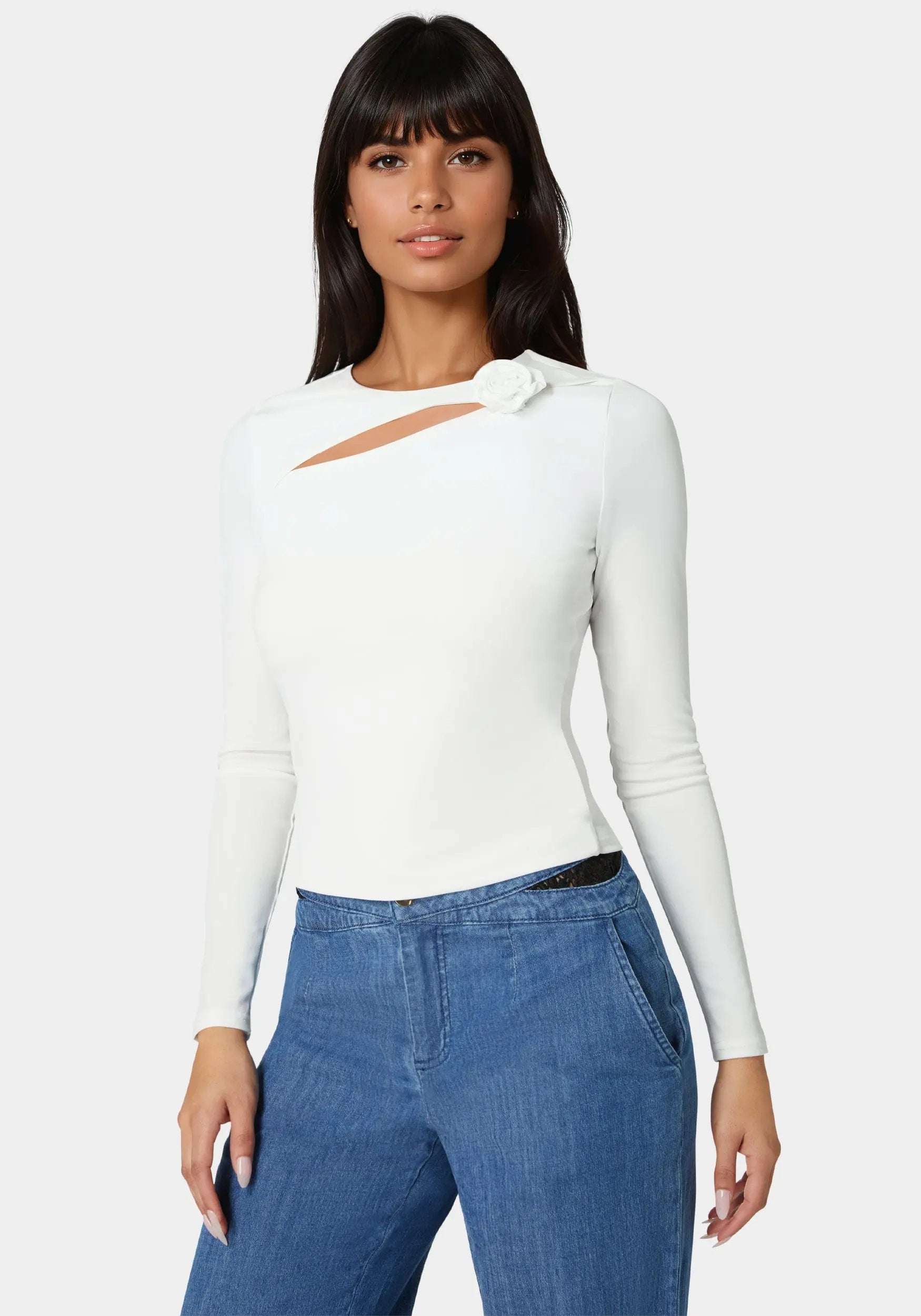 Bebe_Cut Out Flower Long Sleeve Top_7SKL0222BE_WHITE ALYSSUM_02
