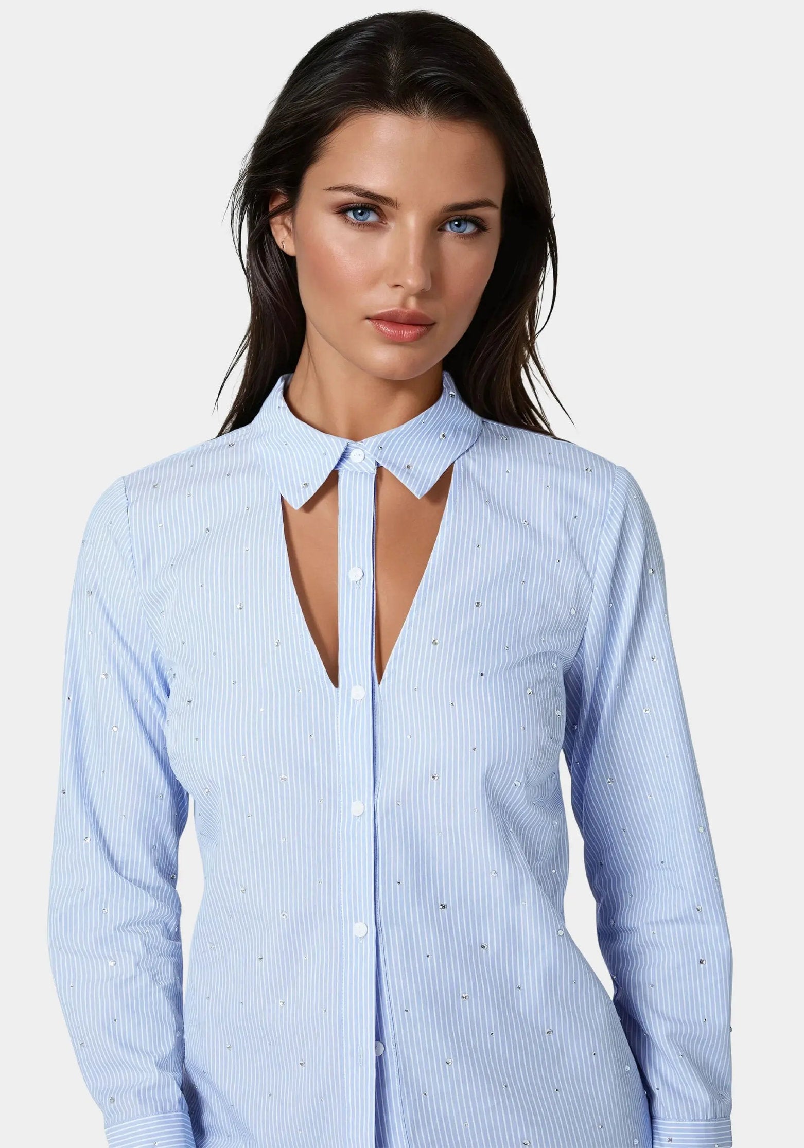 Bebe_Cutout Rhinestone Poplin Blouse_7SWL0223BE_CLEAR SKY_04