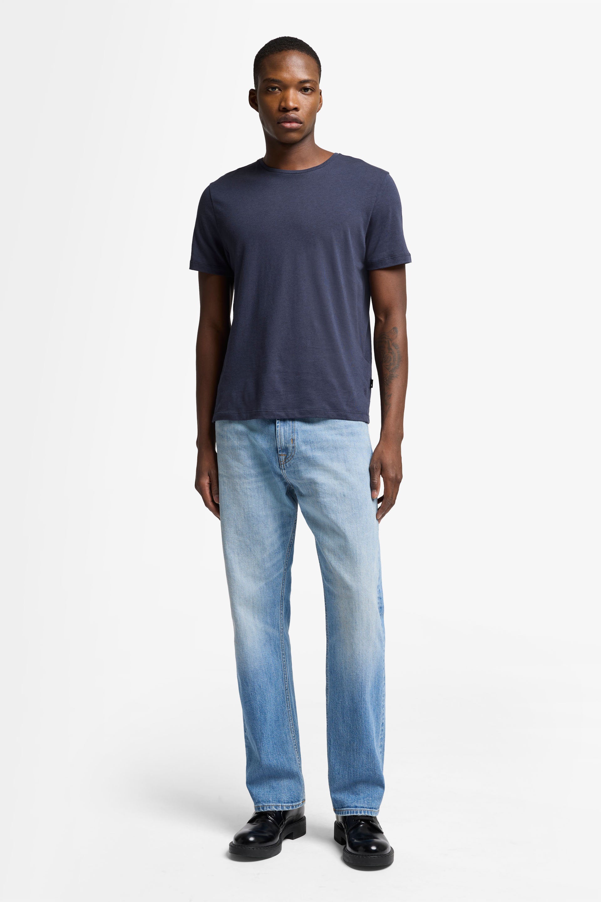 7 For All Mankind_Modern Straight Crossover_7T099A56-REV_REV_01