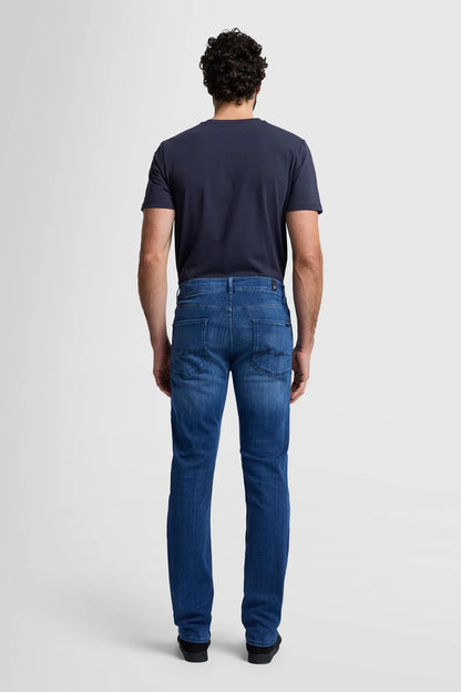 7 For All Mankind_Mid Blue_Standard in Luxe Performance_7T519A23_MID_04