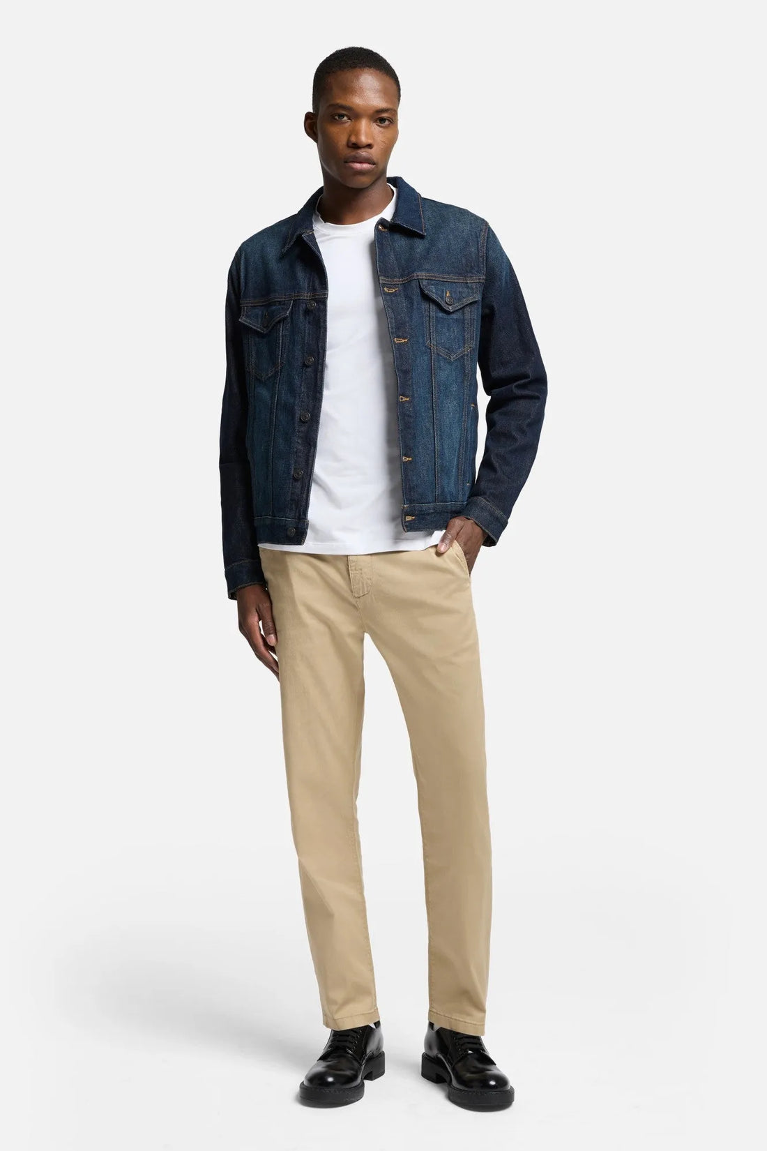 7 For All Mankind Arizona Men Adrien Chino in Weightless SKU: 7T809C23_X42 Image 02