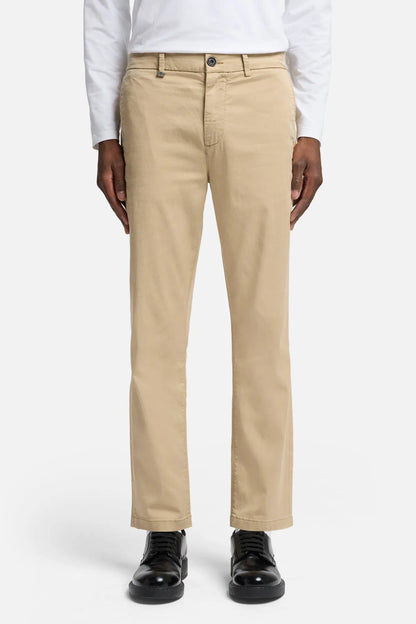 7 For All Mankind Arizona Men Adrien Chino in Weightless SKU: 7T809C23_X42 Image 03