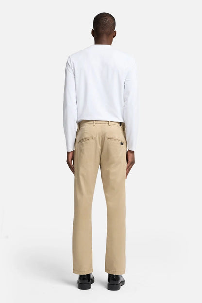 7 For All Mankind Arizona Men Adrien Chino in Weightless SKU: 7T809C23_X42 Image 05