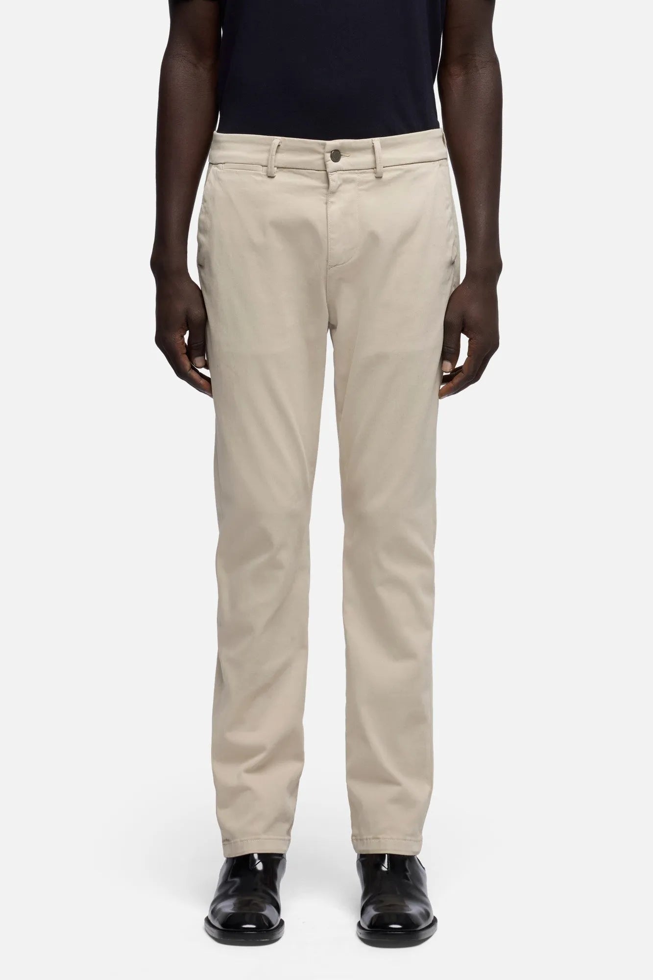 7 For All Mankind Oat Men Slimmy Chino in Luxe Performance Sateen SKU: 7TC50T49_3BP Image 03