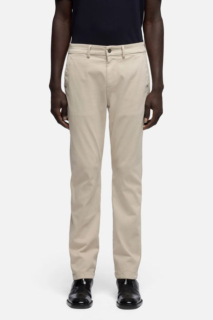 7 For All Mankind Oat Men Slimmy Chino in Luxe Performance Sateen SKU: 7TC50T49_3BP Image 03