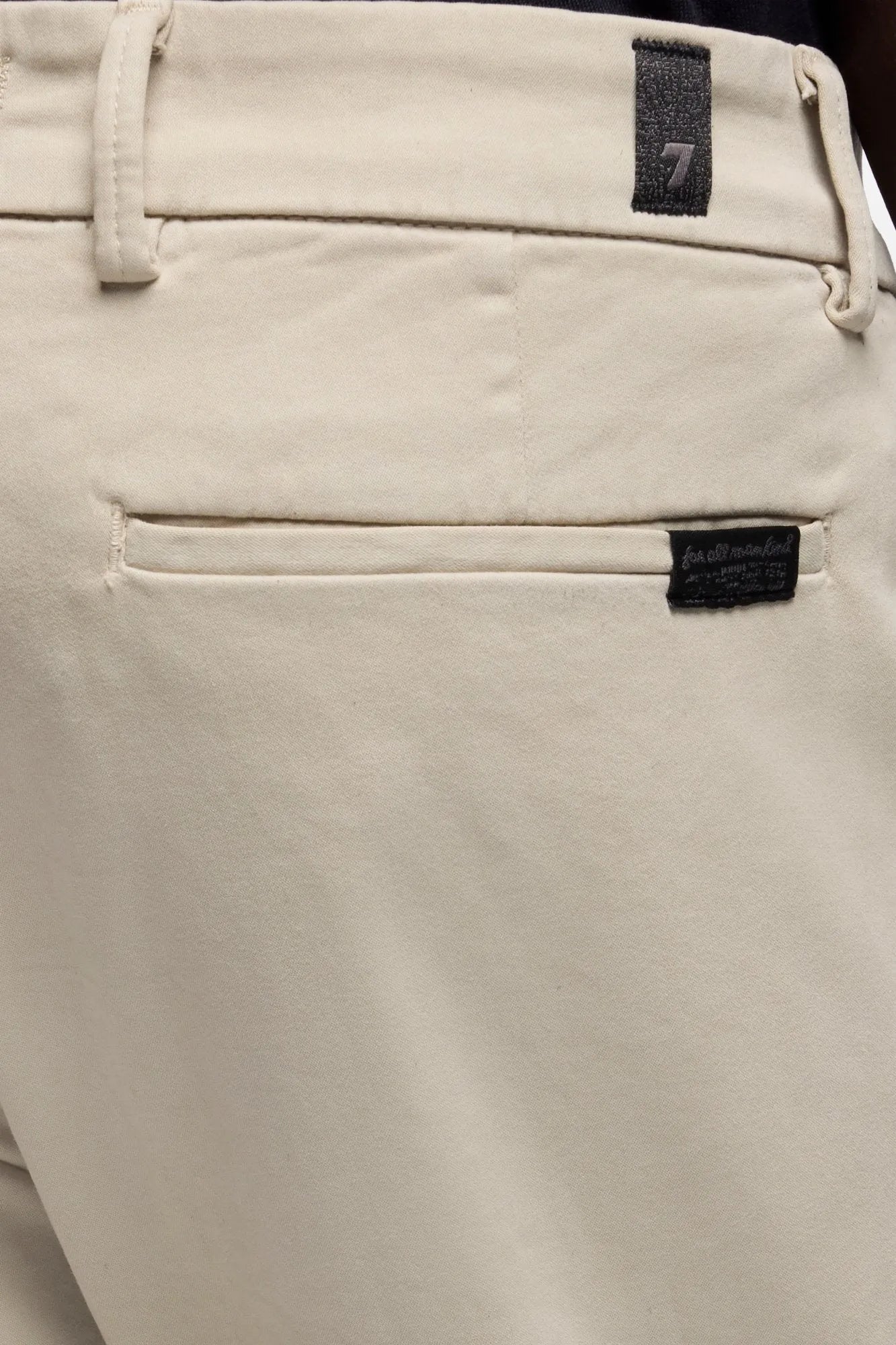 7 For All Mankind Oat Men Slimmy Chino in Luxe Performance Sateen SKU: 7TC50T49_3BP Image 04