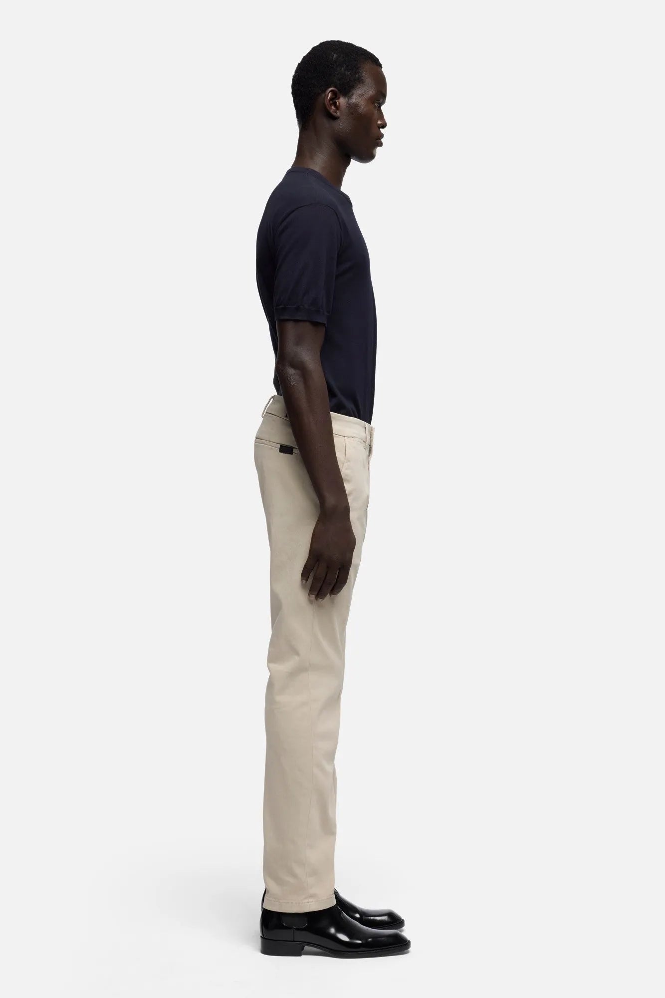 7 For All Mankind Oat Men Slimmy Chino in Luxe Performance Sateen SKU: 7TC50T49_3BP Image 06