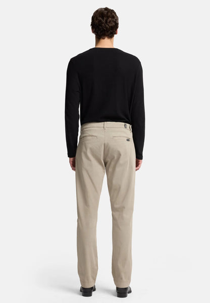 7 For All Mankind_Beige_Straight Chino in Luxe Performance Sateen_7TE30T49_1DY_04