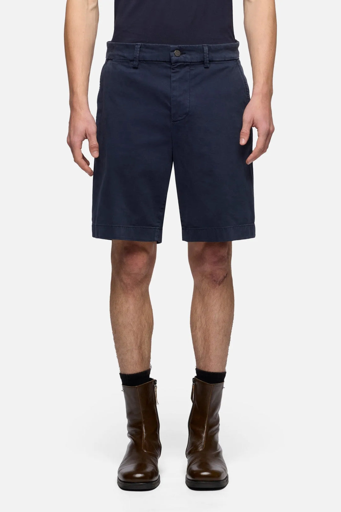 7 For All Mankind Ocean Men Chino Short in Luxe Performance Sateen SKU: 7TI70E45_3A4 Image 03