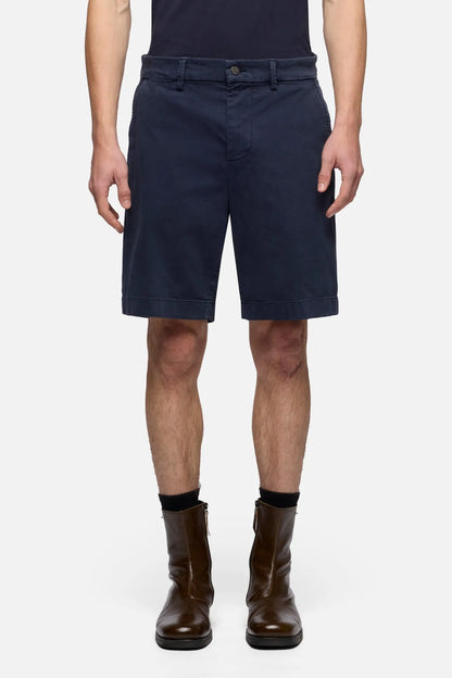 7 For All Mankind Ocean Men Chino Short in Luxe Performance Sateen SKU: 7TI70E45_3A4 Image 03