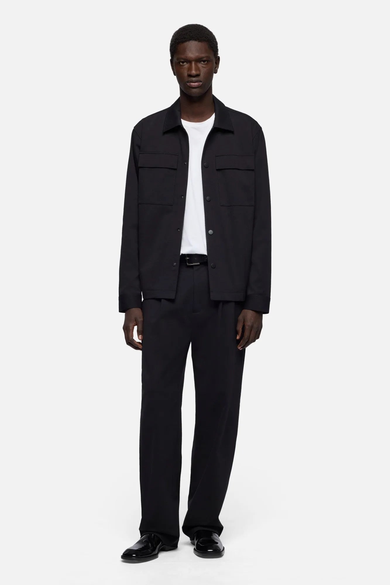 7 For All Mankind Black Men Pleated Trouser in Luxe Performance Knit SKU: 7TY50E23_BKN Image 02