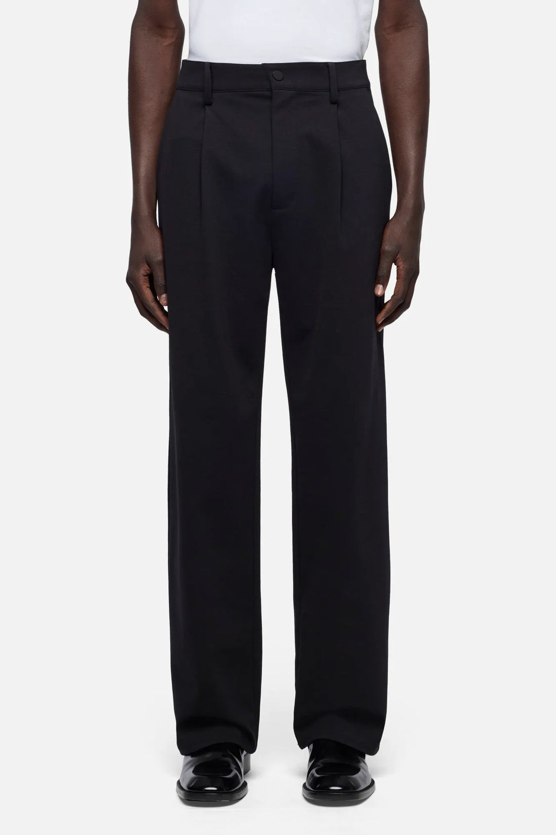 7 For All Mankind Black Men Pleated Trouser in Luxe Performance Knit SKU: 7TY50E23_BKN Image 03