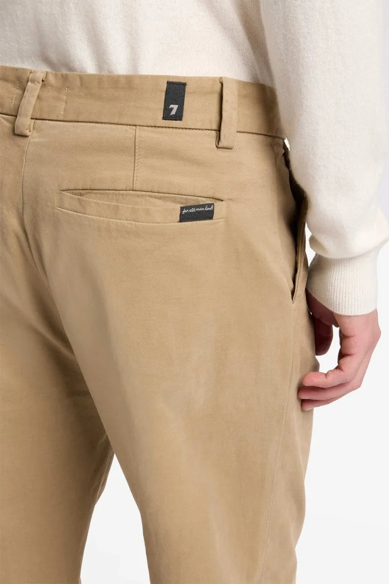 7 For All Mankind_Beige_Pleated Trouser in Comfort Twill_7TY51E39_1NP_03