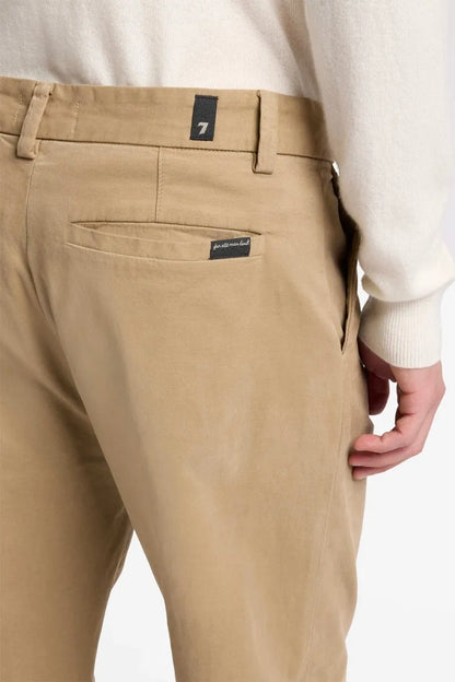 7 For All Mankind_Beige_Pleated Trouser in Comfort Twill_7TY51E39_1NP_03