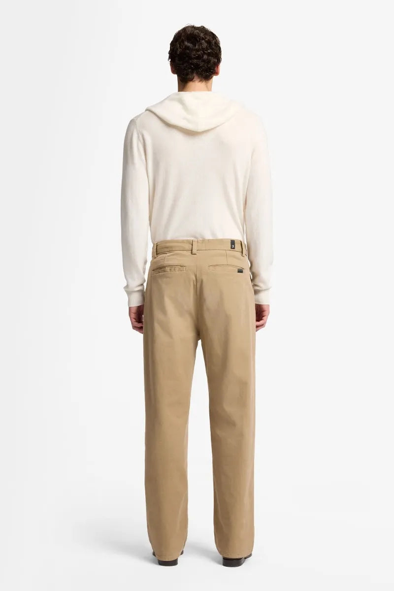 7 For All Mankind_Beige_Pleated Trouser in Comfort Twill_7TY51E39_1NP_04