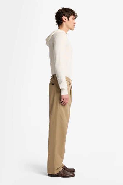 7 For All Mankind_Beige_Pleated Trouser in Comfort Twill_7TY51E39_1NP_05