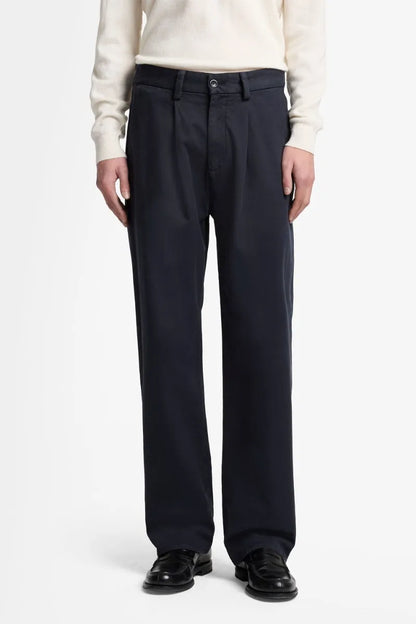 7 For All Mankind_Blue_Pleated Trouser in Comfort Twill_7TY51E39_1NQ_02