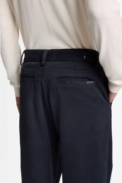 7 For All Mankind_Blue_Pleated Trouser in Comfort Twill_7TY51E39_1NQ_03