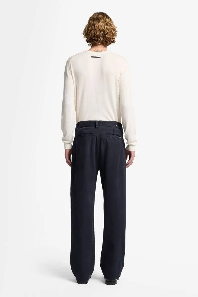 7 For All Mankind_Blue_Pleated Trouser in Comfort Twill_7TY51E39_1NQ_04
