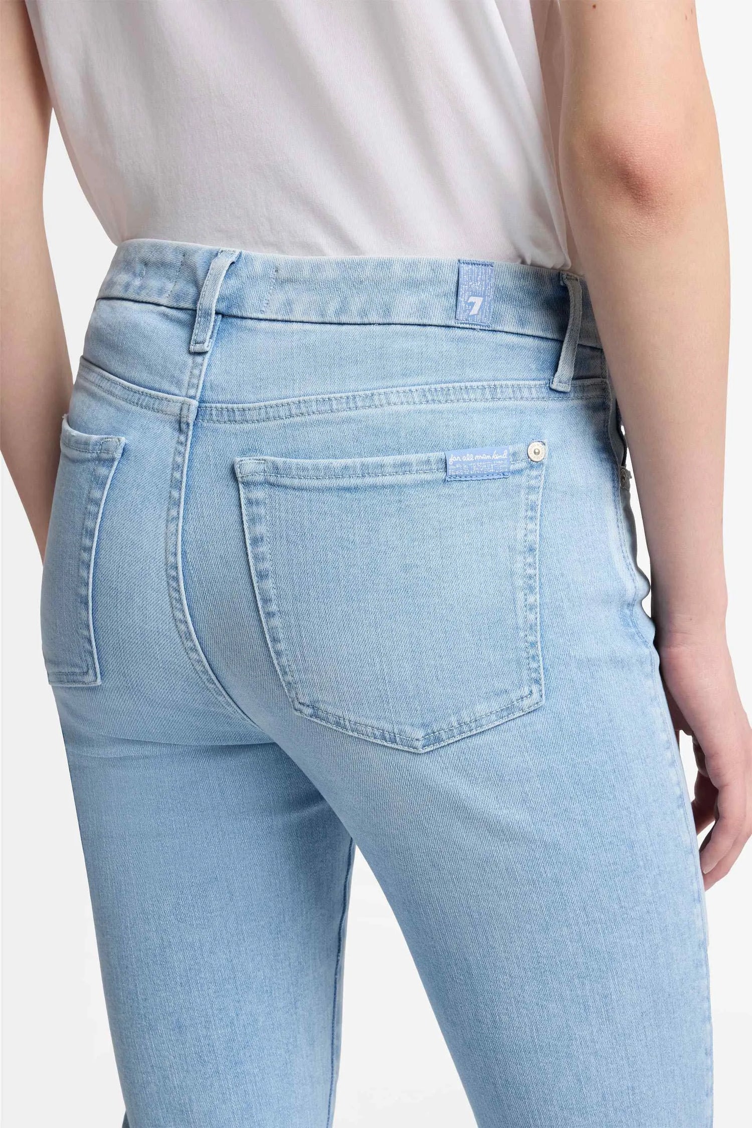 7 For All Mankind_Light Blue_Kimmie Straight in Slim Illusion_7UC10C12_1BU_03